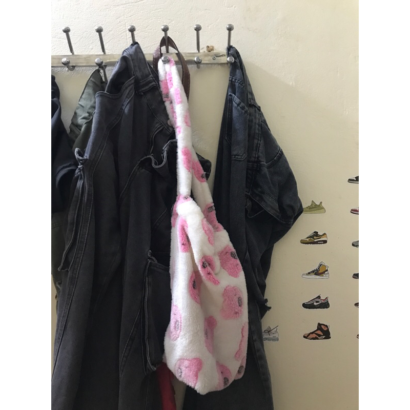 Pass túi lông đeo chéo