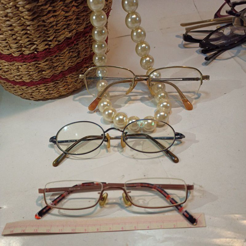 Gọng kính si Nhật Bản