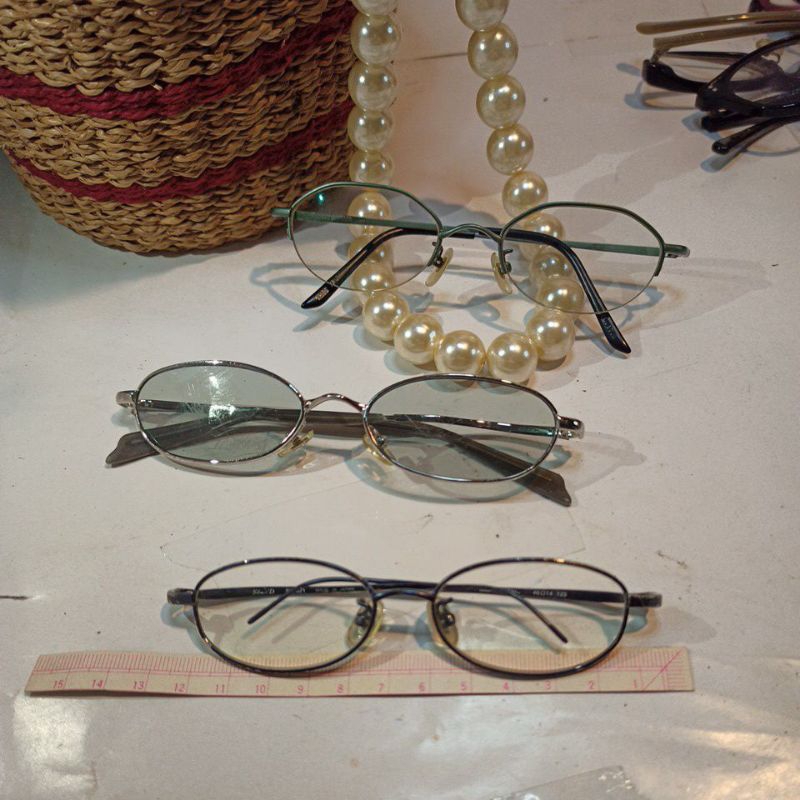 Gọng kính si Nhật Bản