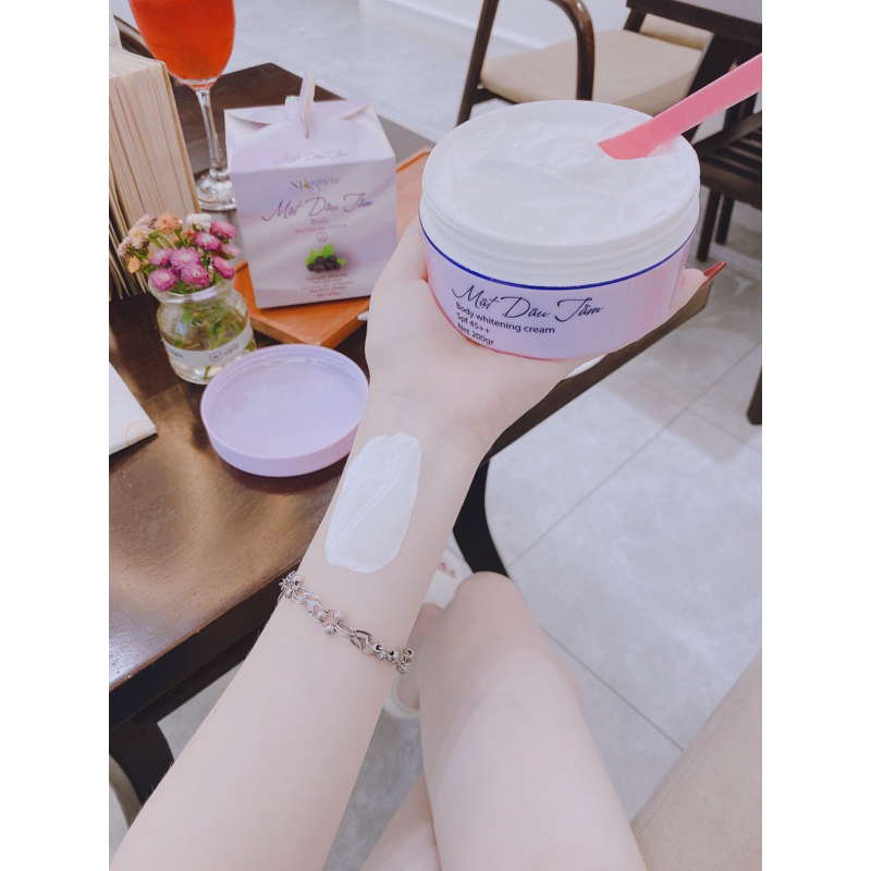 MUA 1 KEM BODY MẬT TẶNG 1 SỮA TẮM TRẮNG