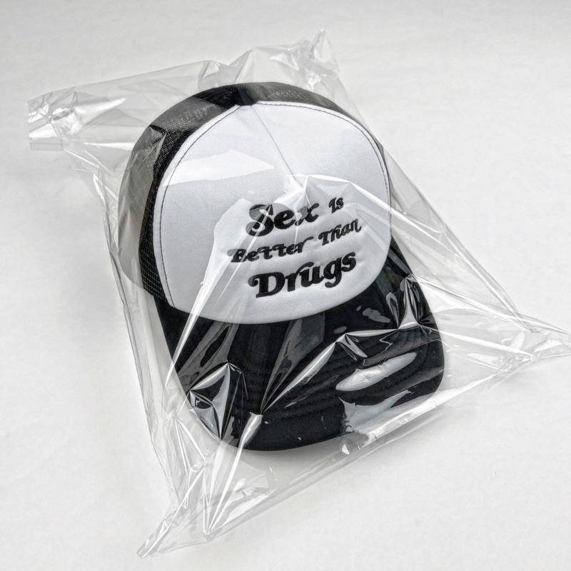 "SEX IS BETTER THAN DRUGS" - Mũ trucker