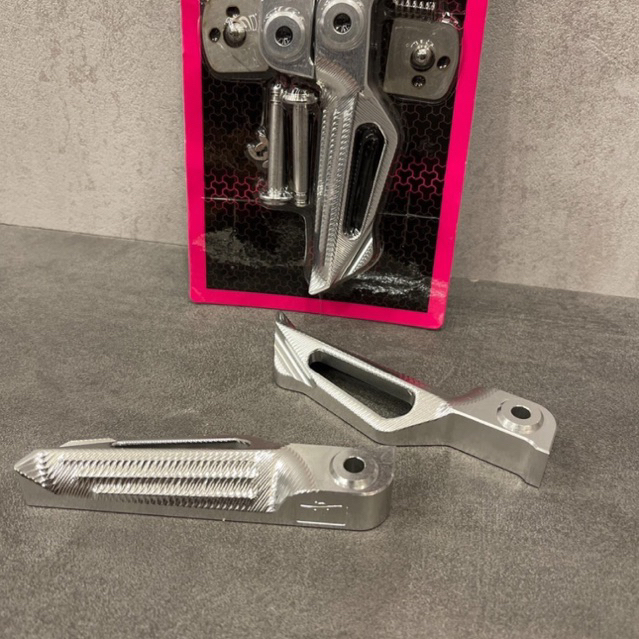 Gác chân sau nhôm CNC Wave/Dream/Fuled/Funeo/FutureX/Ex nhỏ/ex135/ Ex150/Winner..