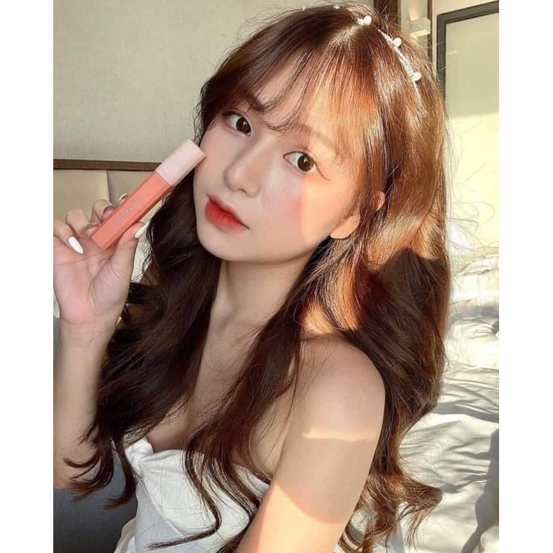 Son Black Rouge doulle layer over velvet