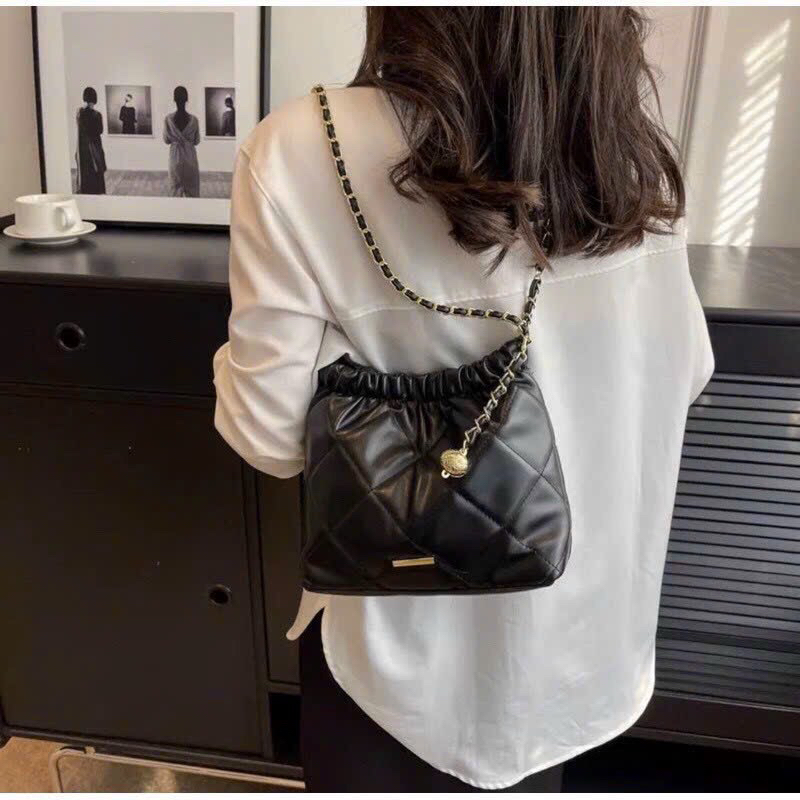 Túi xách nữ da mềm thêu vuông dây rút miệng siêu dễ thương tuixachgiare8686