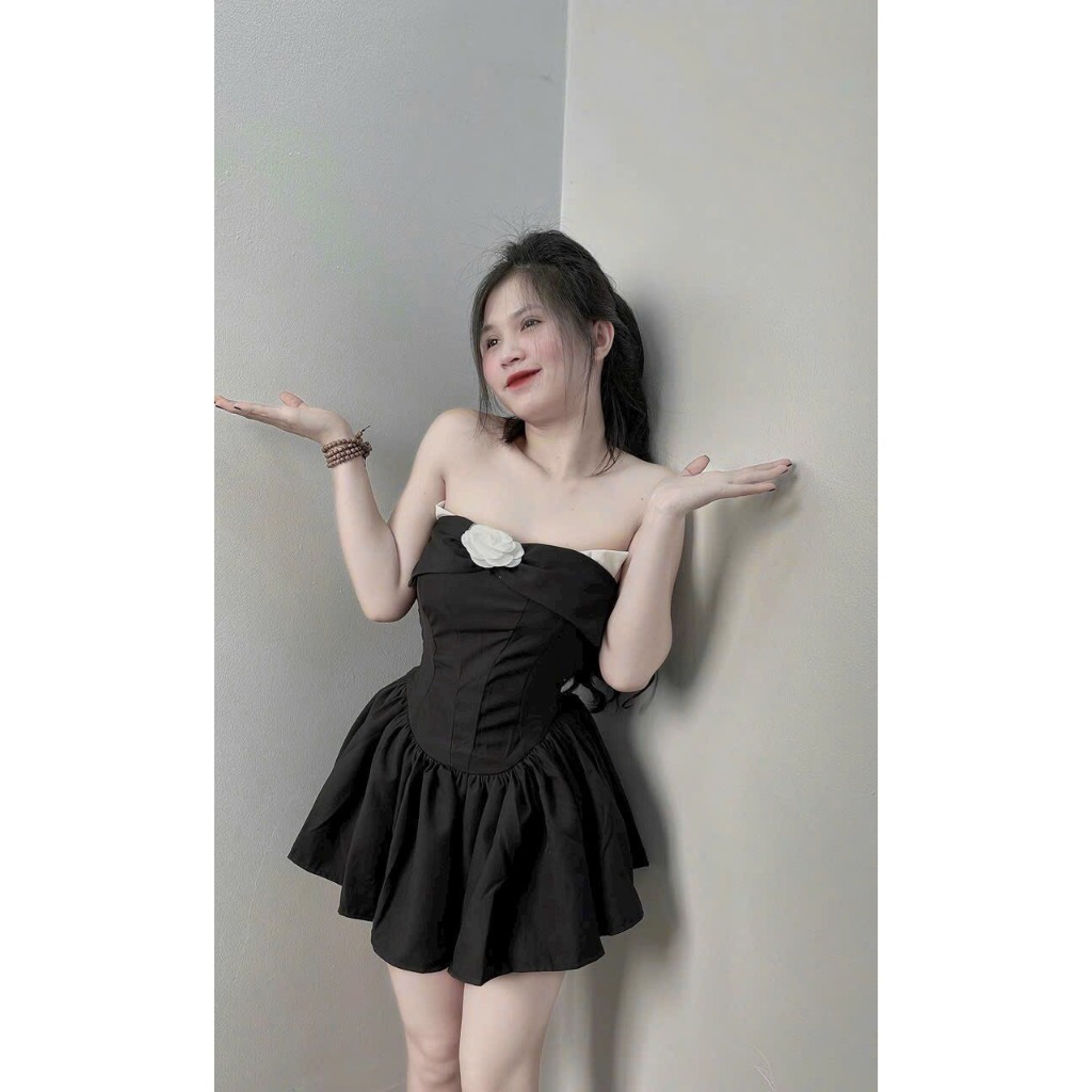 đầm cúp đính bông nhúm sau kèm quần như hình