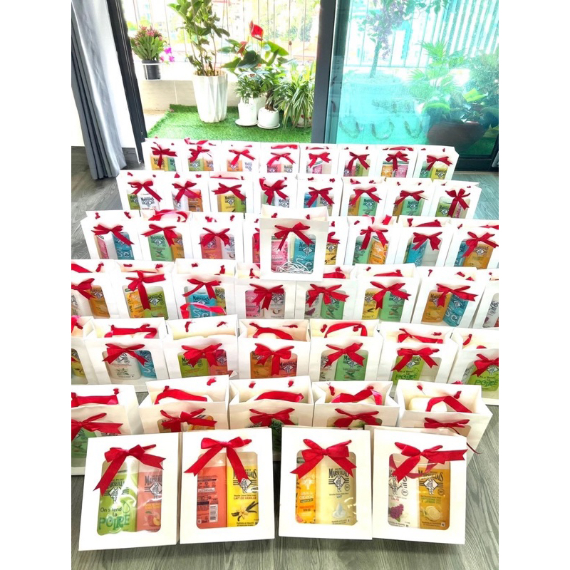 TÚI GIẤY MẶT KÍNH ĐỰNG HOA SIZE 18x20x8cm PHỐI NƠ XINH XẮN