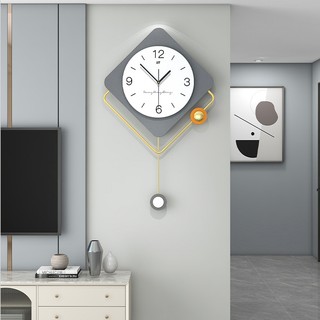 Đồng hồ treo tường quả lắc kim trôi trang trí phòng khách mặt gỗ, khung viền kim loại. KT 40cm x 66cm DHTT