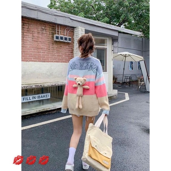 Áo len kẻ màu dài tay oversize kèm gấu sau lưng