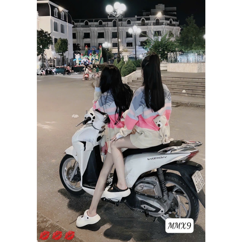 Áo len kẻ màu dài tay oversize kèm gấu sau lưng