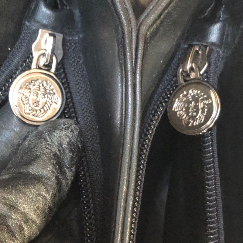 Túi chuẩn si. Ngang 32*Cao19. Chất da,lót da. Khách vui lòng xem hình và video. Mời khách vô chat để biết thêm thông tin