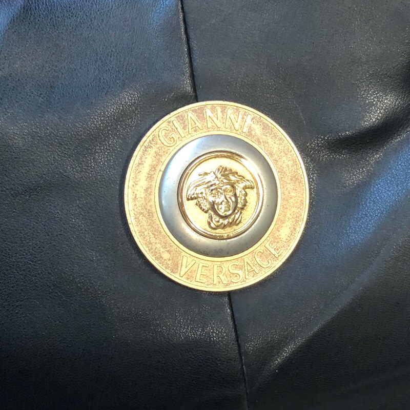 Túi chuẩn si. Ngang 32*Cao19. Chất da,lót da. Khách vui lòng xem hình và video. Mời khách vô chat để biết thêm thông tin