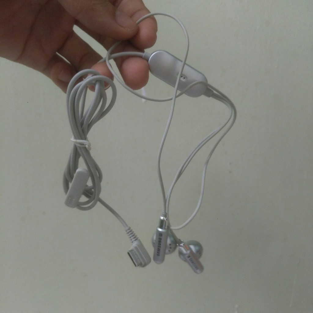 Tai nghe Samsung mới cho các dòng máy cũ D800 D820 D830 D900 D520 C170 X820 X830 E250 E540 E550 E780 E870 E900 U600 U700