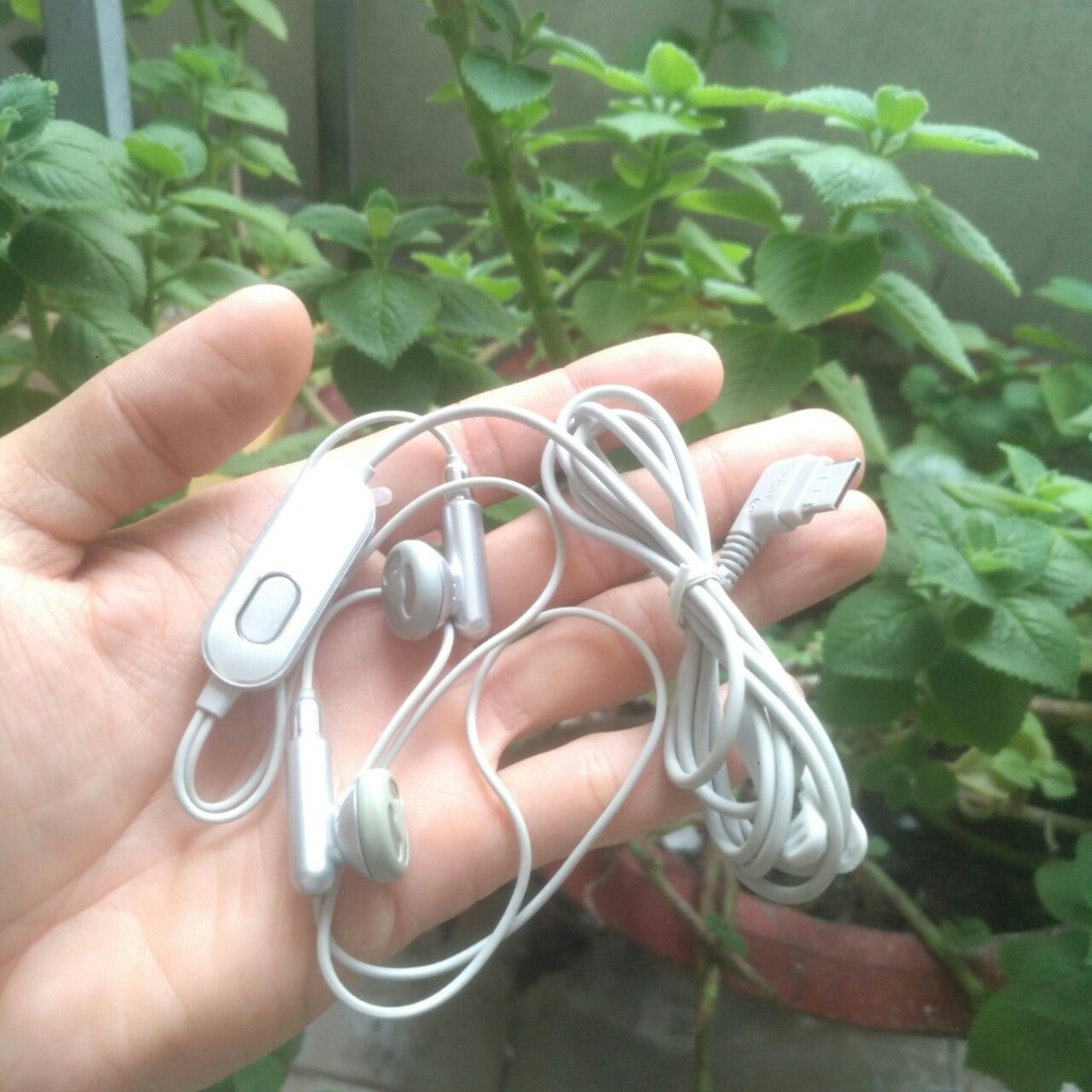 Tai nghe Samsung mới cho các dòng máy cũ D800 D820 D830 D900 D520 C170 X820 X830 E250 E540 E550 E780 E870 E900 U600 U700