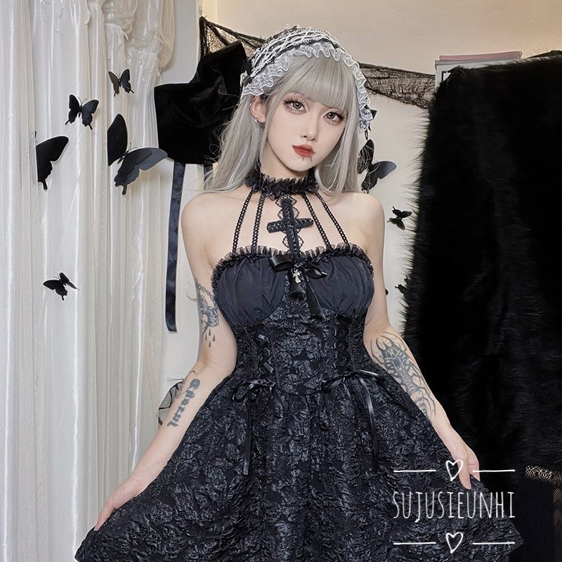 Váy đen thánh giá hoạ tiết hoa phong cách gothic cho dịp halloween