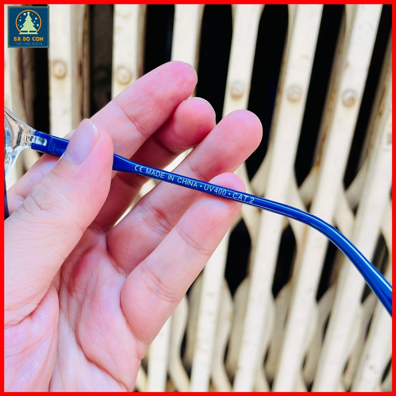 Kính râm trẻ em Reserved size 2-4 tuổi gọng trong, chống UV đeo cực đẹp, đầy đủ tem tag chuẩn Auth