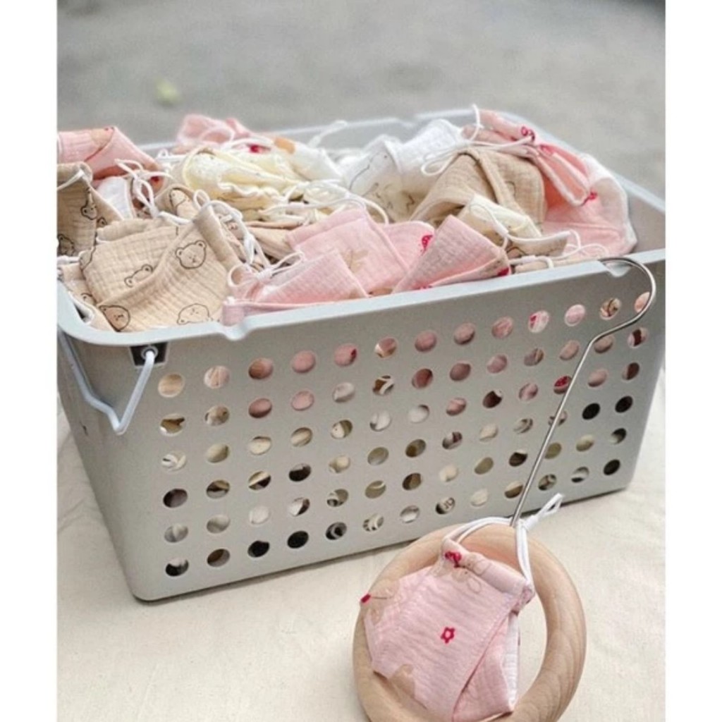 Khẩu trang vải xô muslin organic 3 lớp kháng khuẩn mềm mịn họa tiết xinh cho bé