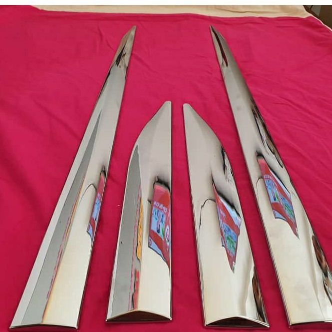 Nẹp sườn, ốp hông sườn xe Toyota Corolla #Cross 2019- 2022 2023