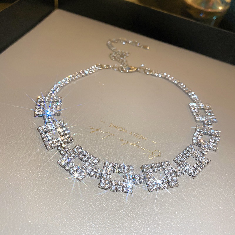 Dây choker ô vuông nhỏ đá lấp lánh sang chảnh CKV97
