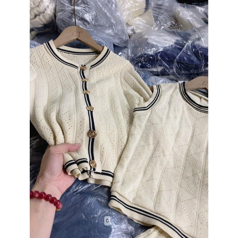 Set áo sát nách phối áo khoác tay dài kèm váy xoè viền