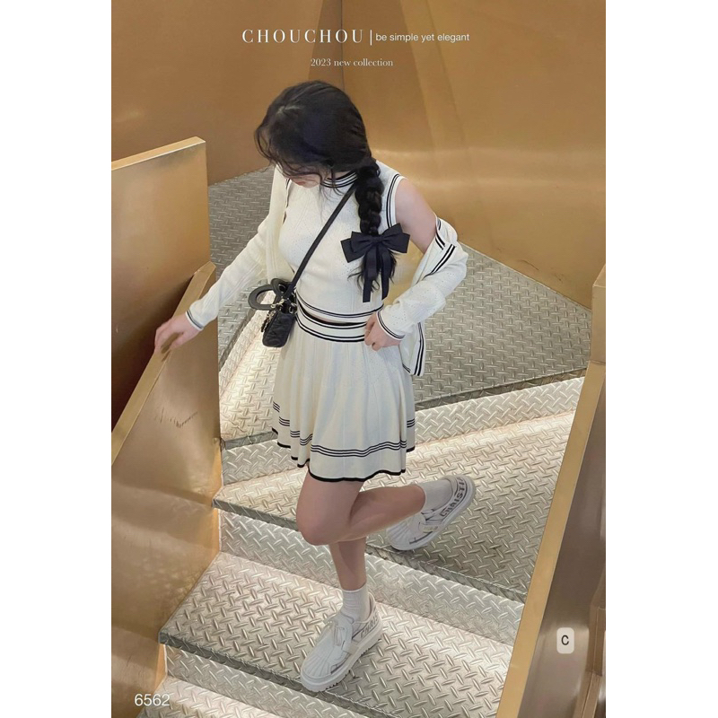 Set áo sát nách phối áo khoác tay dài kèm váy xoè viền