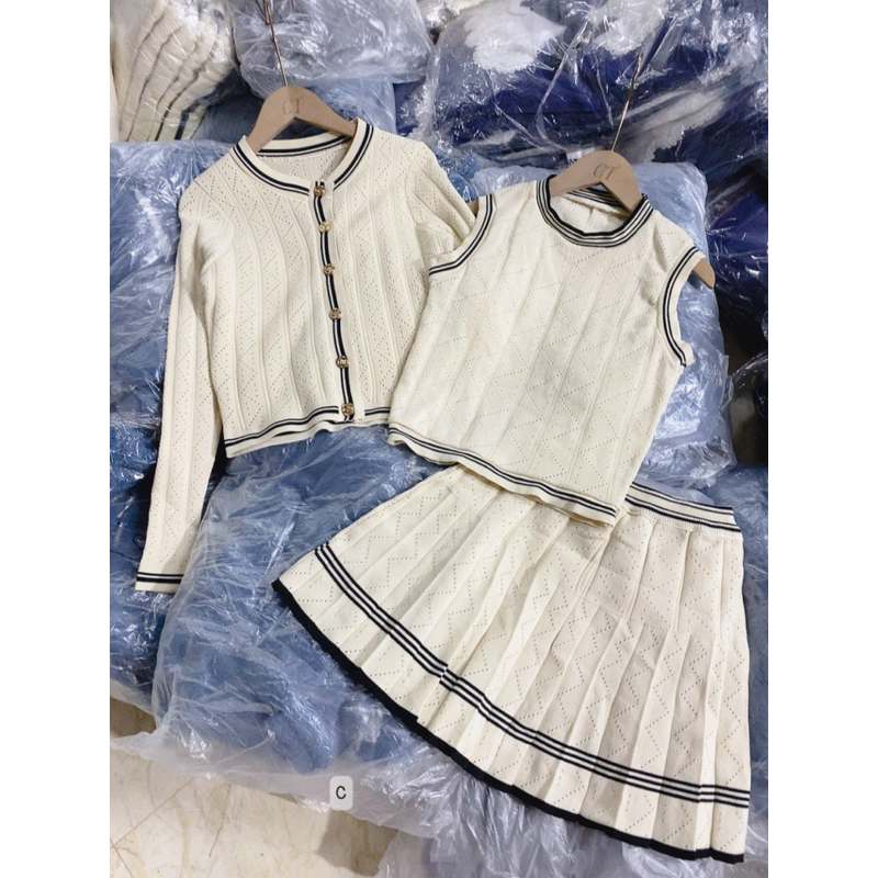 Set áo sát nách phối áo khoác tay dài kèm váy xoè viền