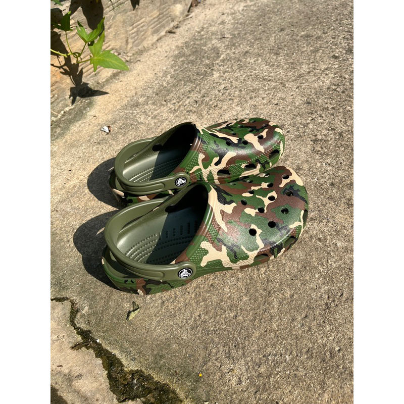 Dép Crocs Chính Hãng lỗi vết cắt, hàng siêu bền, kháng khuẩn chống bị hôi chân màu Camo.