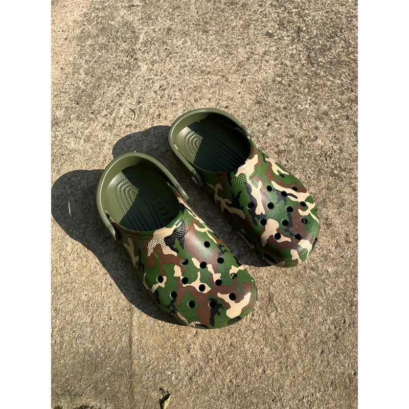 Dép Crocs Chính Hãng lỗi vết cắt, hàng siêu bền, kháng khuẩn chống bị hôi chân màu Camo.