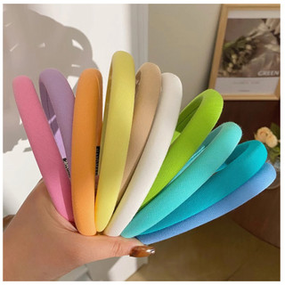 Cài tóc, bờm tóc màu pastel có thể kết hợp với nhiều trang phục