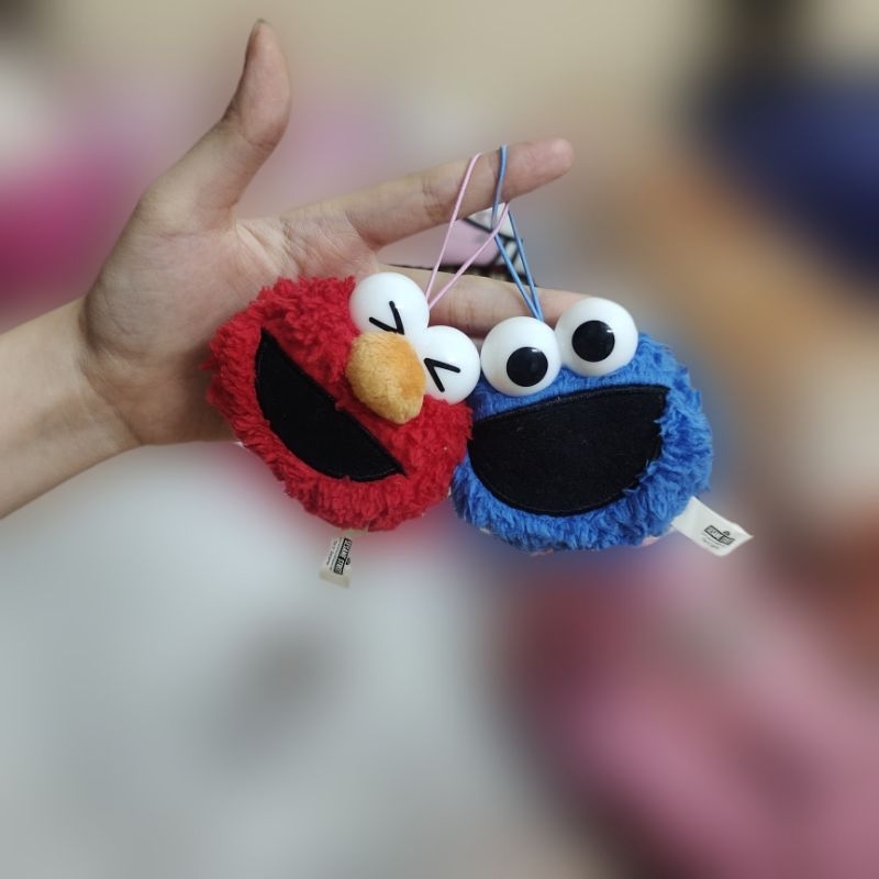 Elmo mắt lòi