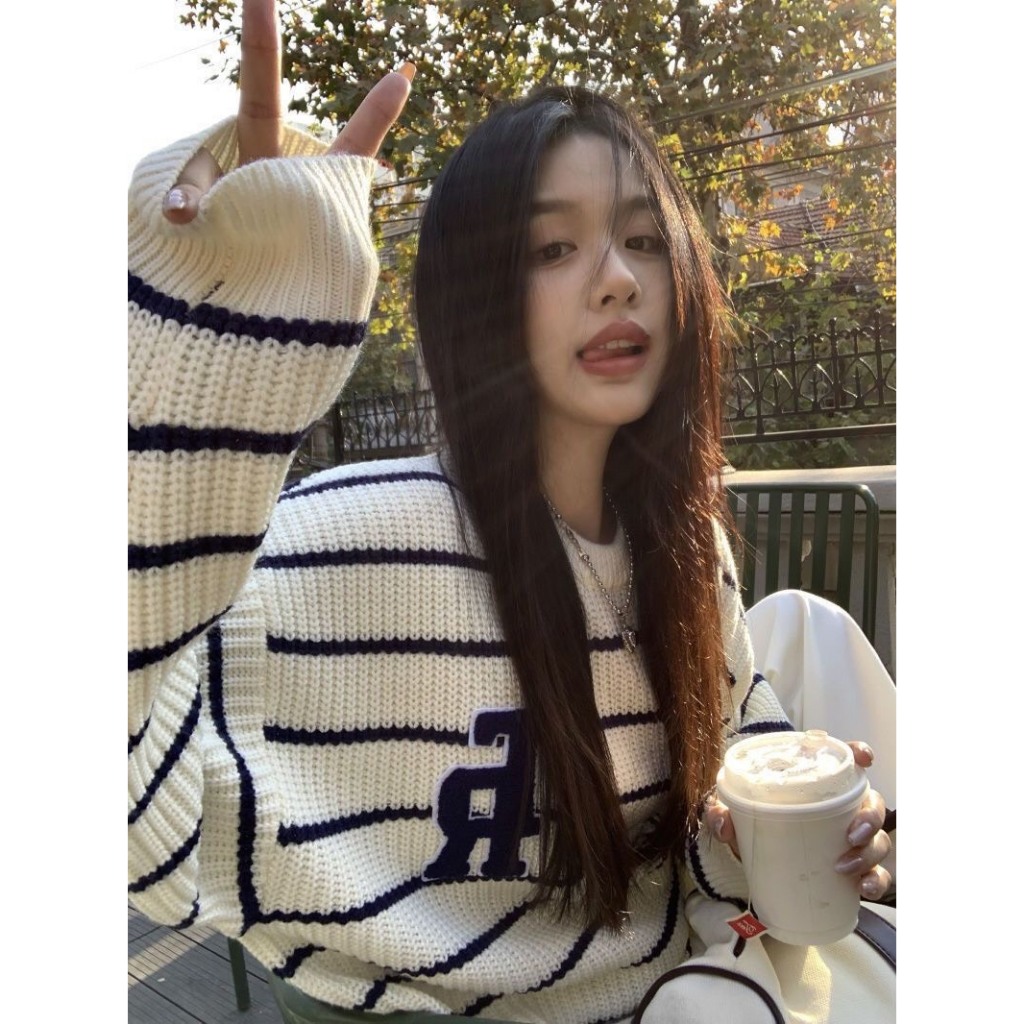 Áo Len Tay Dài Form Rộng Kẻ Sọc Thêu Chữ Phong Cách Hàn Quốc Thời Trang Thu Đông 2023