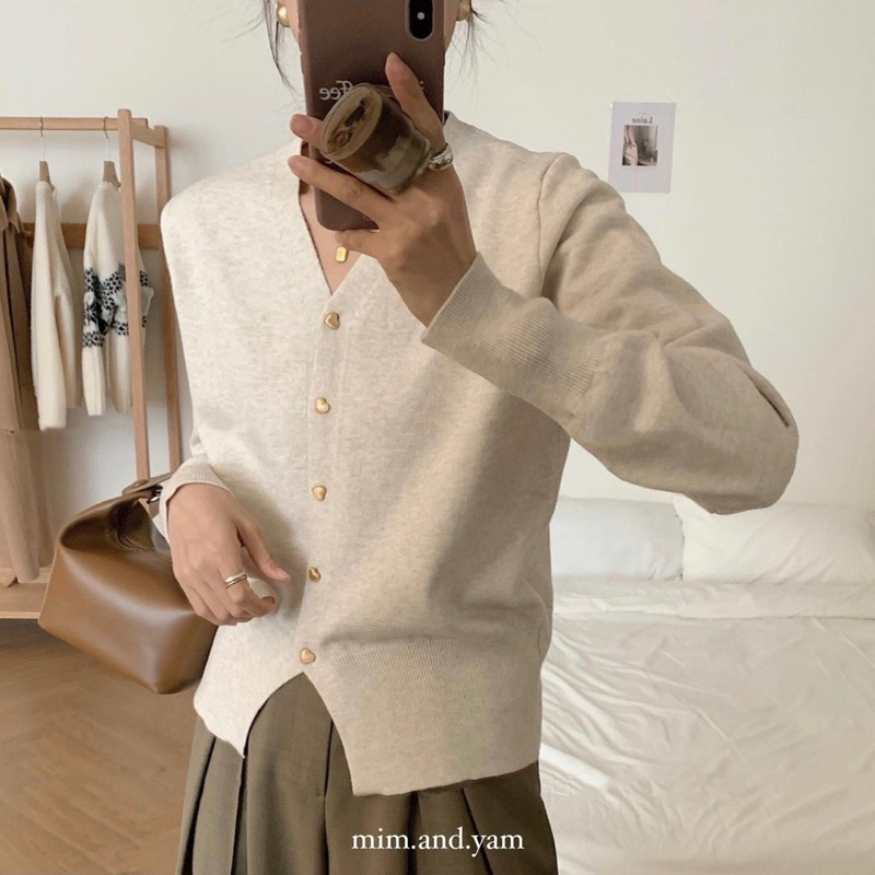 Áo cardigan cúc tim