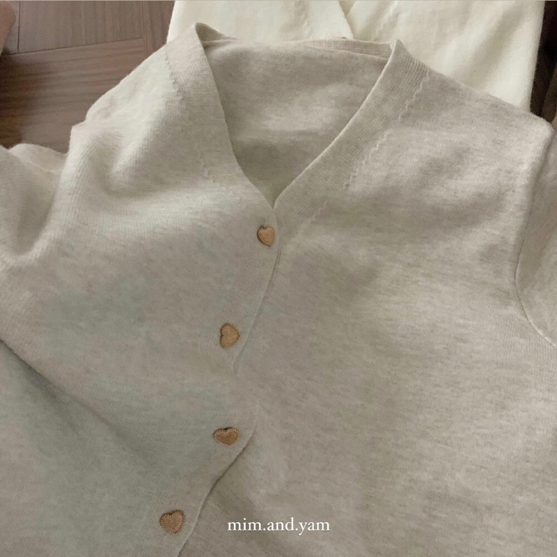 Áo cardigan cúc tim