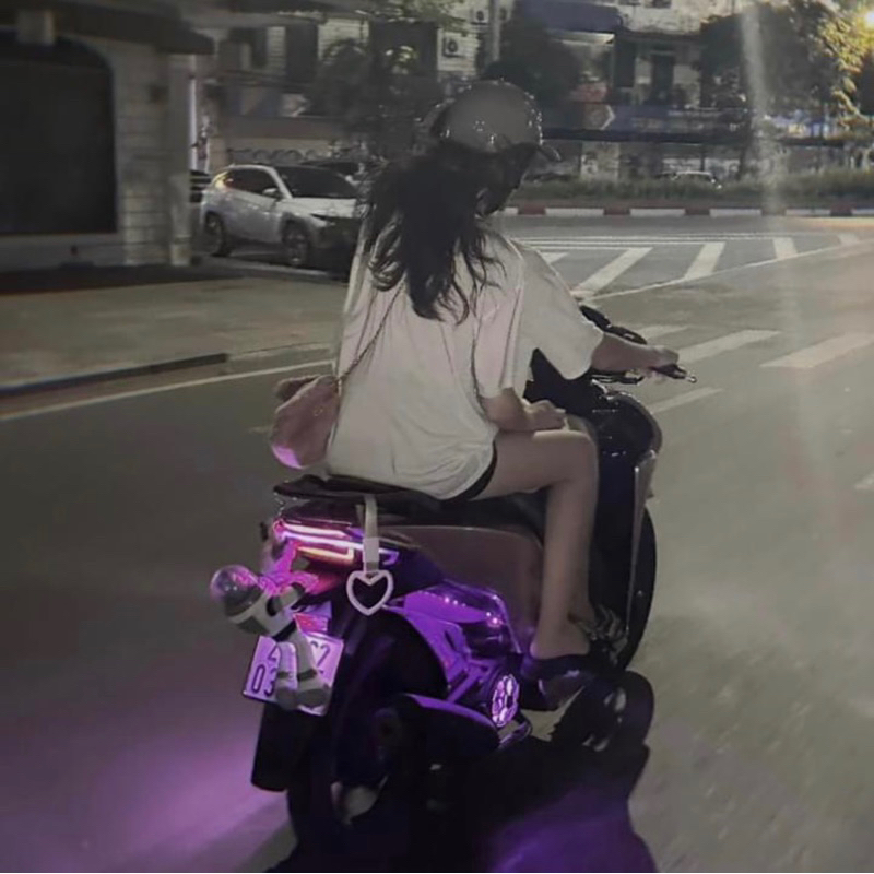 ( HÀNG SẴN )Đồ chơi gắn tay xách xe hình Buzz Lightyear Toy story (được tặng kèm cậy keo và băng keo