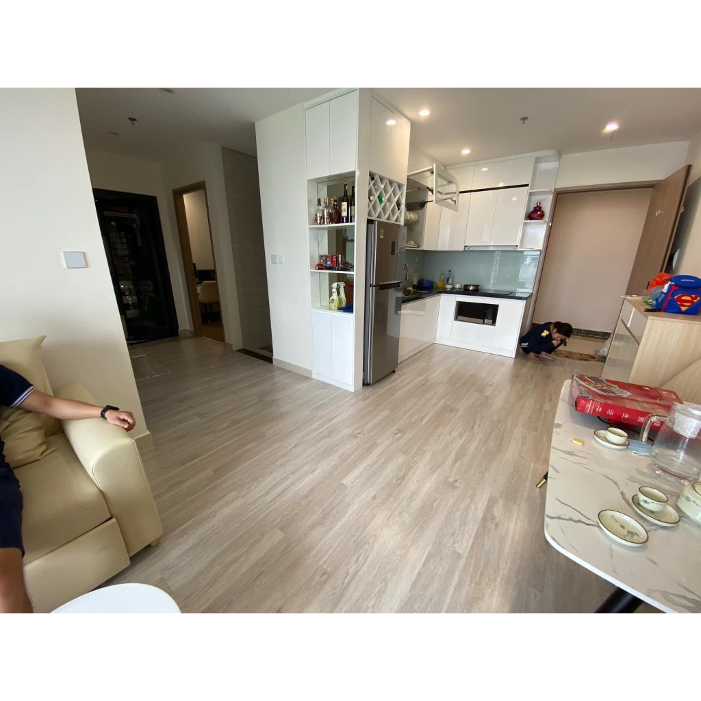 TẤM SÀN NHỰA BÓC DÁN VÂN GỖ CAO CẤP DÀY 2MM