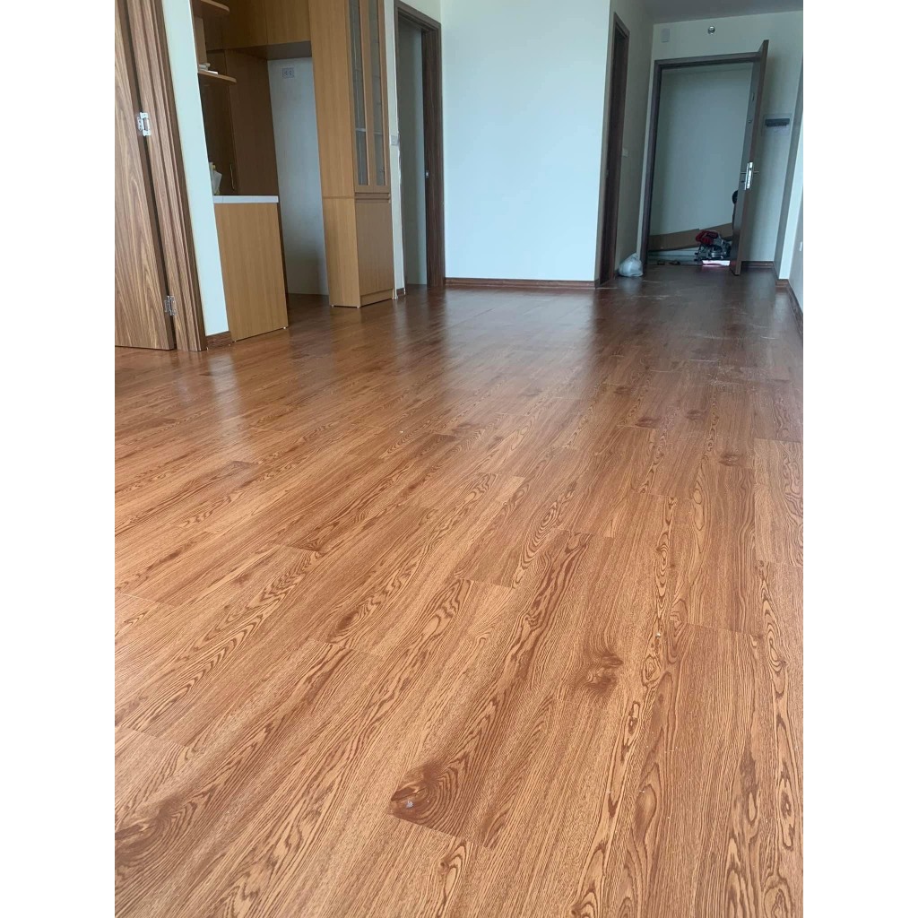 TẤM SÀN NHỰA BÓC DÁN VÂN GỖ CAO CẤP DÀY 2MM