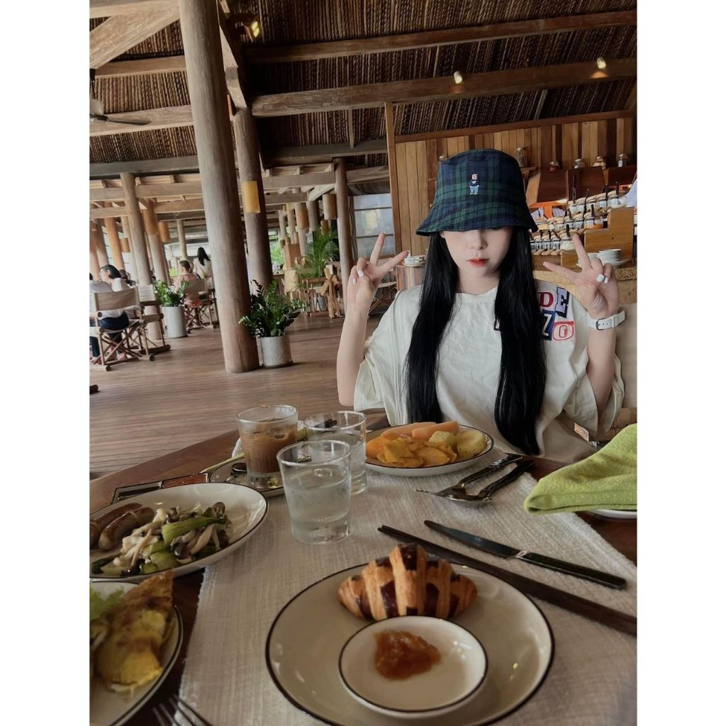 Mũ xô WHO.A.U vải nhung Steve Bear