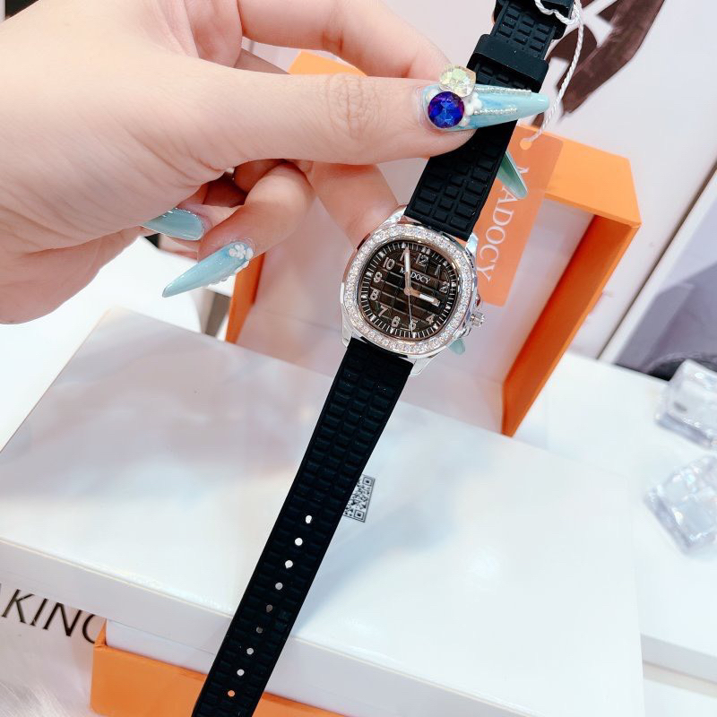 Đồng hồ nữ Madocy M81698 Silver Black
