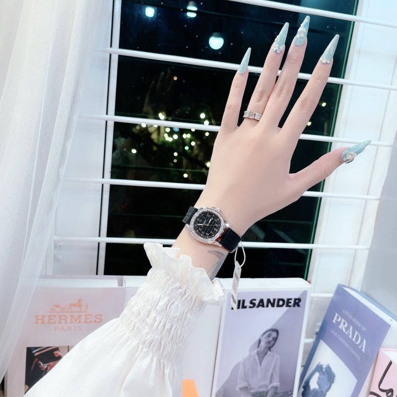 Đồng hồ nữ Madocy M81698 Silver Black