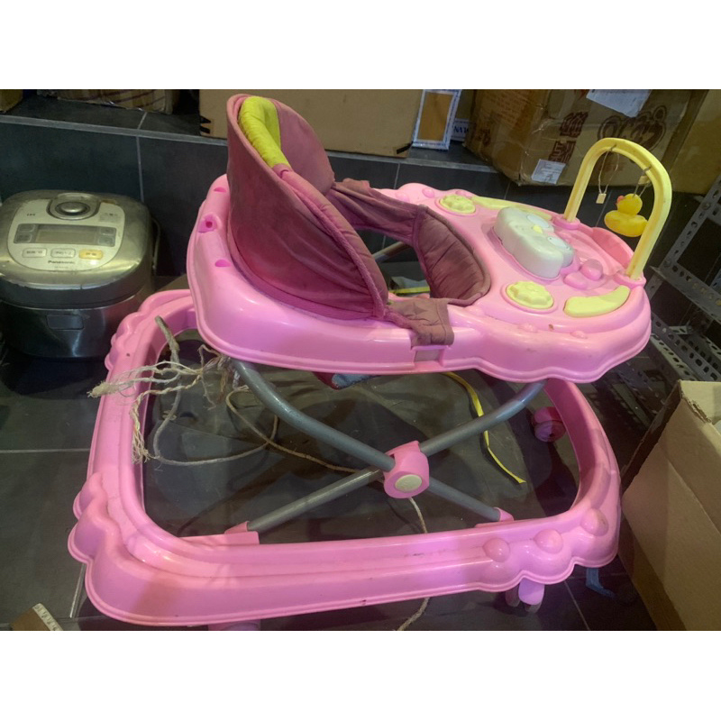 Thanh lý xe chòi 4 chân