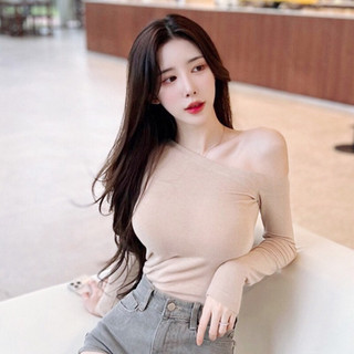 Áo thun lệch vai tay dài 2