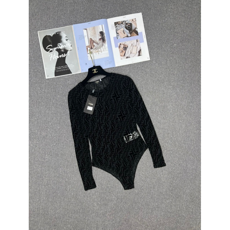 Áo bodysuit chữ nhung sịn sò