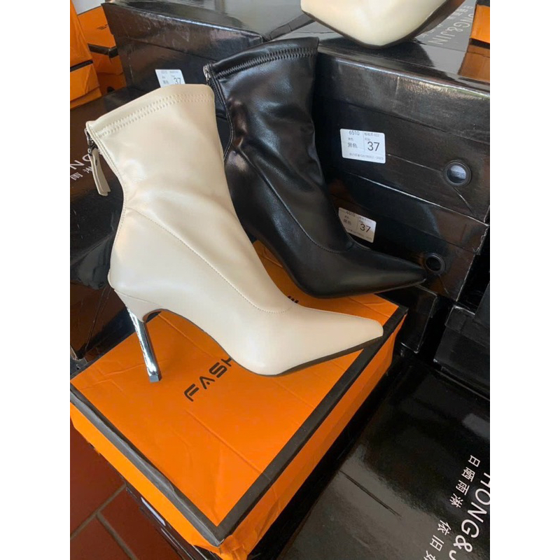 Bốt Nữ Thời Trang Gót Nhọn Đính Đá 7 Phân Da Lì Kéo Khoá Sau