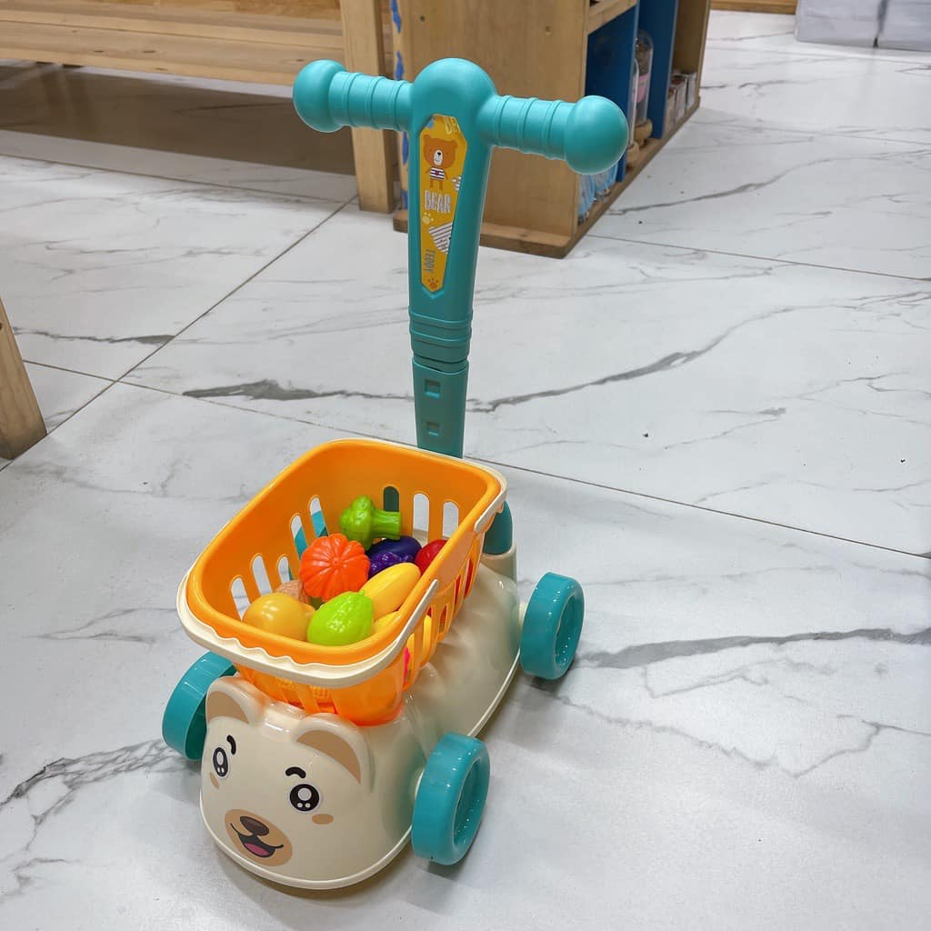 Xe đẩy siêu thị kèm hoa quả