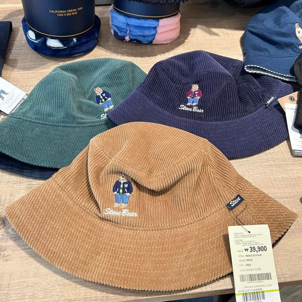 Mũ xô WHO.A.U vải nhung Steve Bear