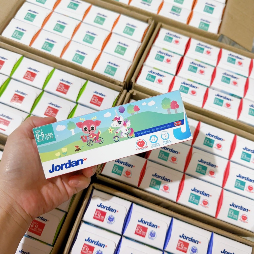 Kem đánh răng Jordan cho bé vị dâu & vị nho 75g