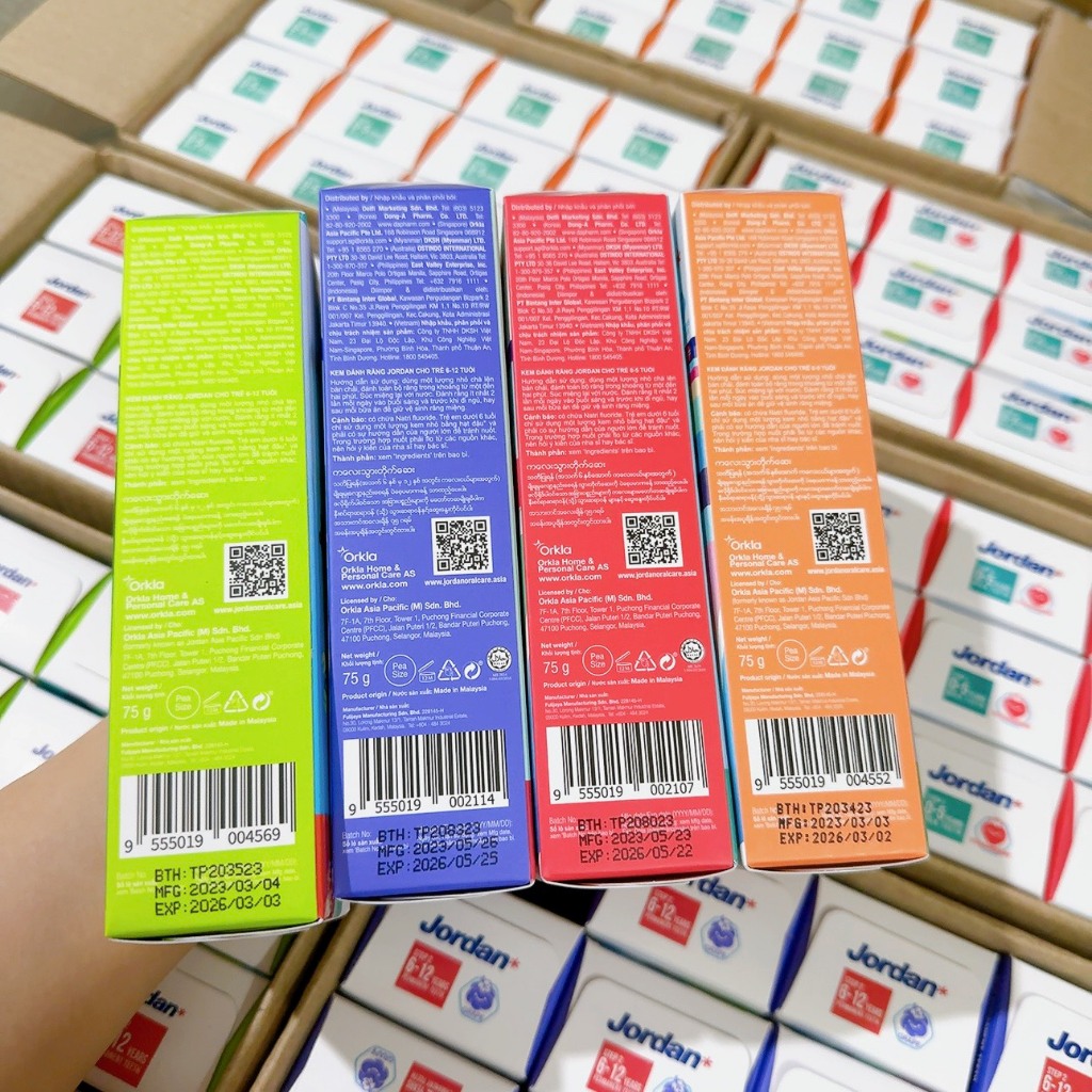 Kem đánh răng Jordan cho bé vị dâu & vị nho 75g