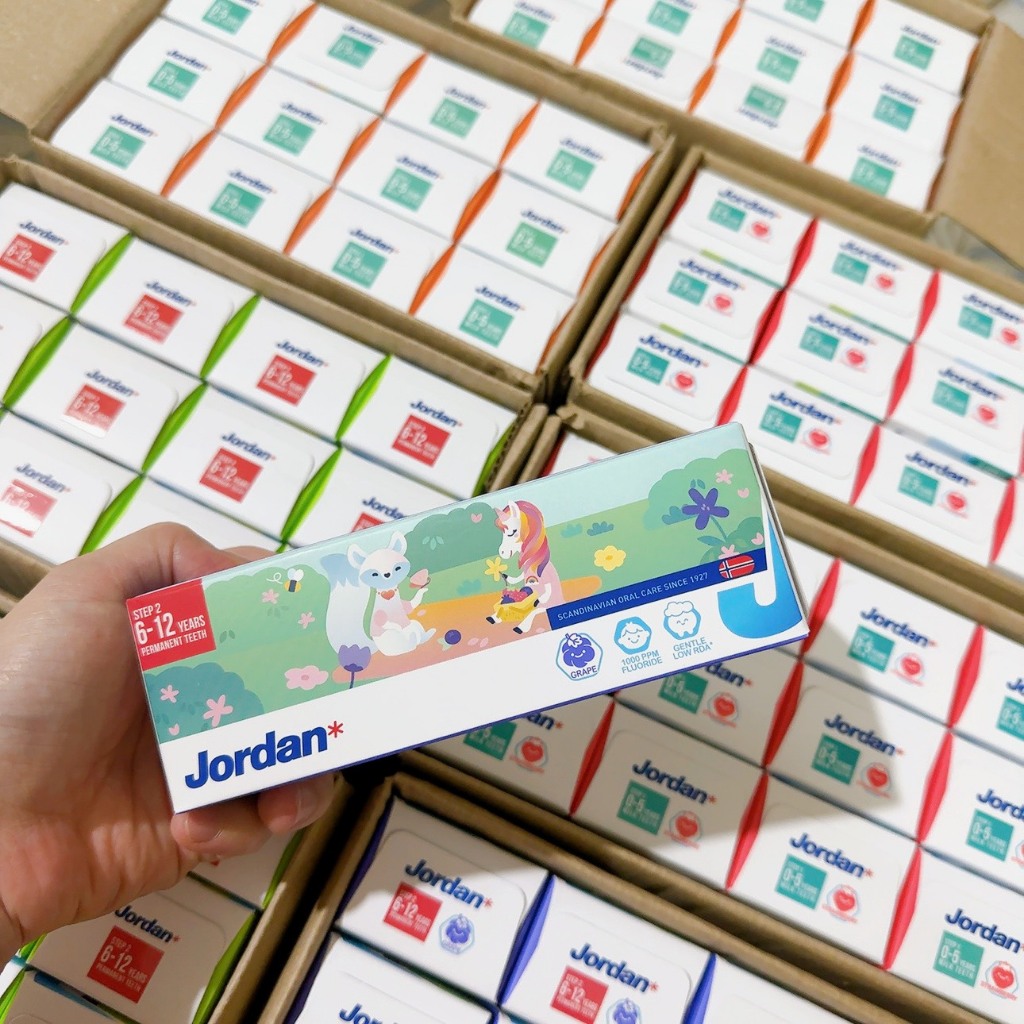 Kem đánh răng Jordan cho bé vị dâu & vị nho 75g