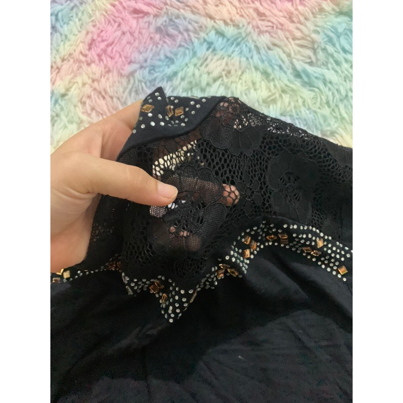 Áo kiểu đính đá mix ren