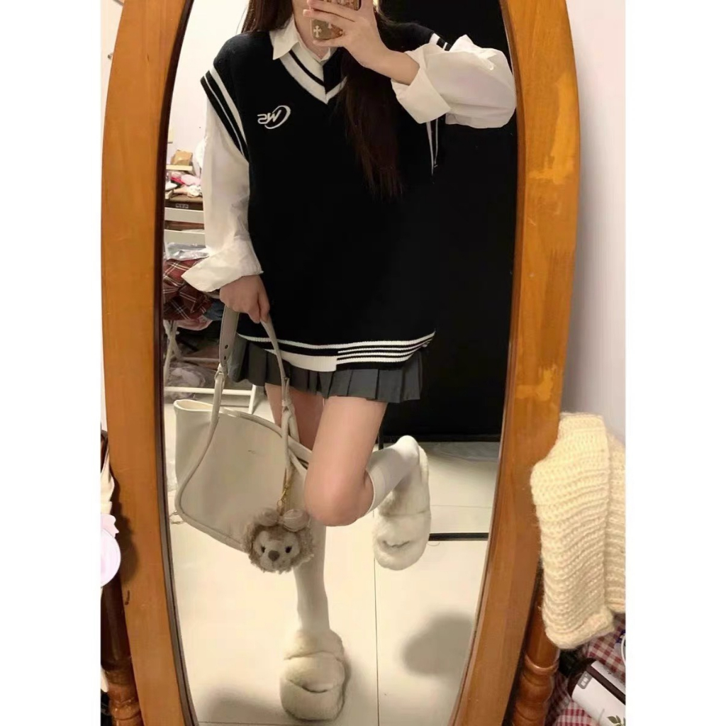 Áo gile len cổ V form rộng thêu logo phối viền bazic trẻ trung hàng quảng châu - Sammy House - AogilecoV214 P12K12