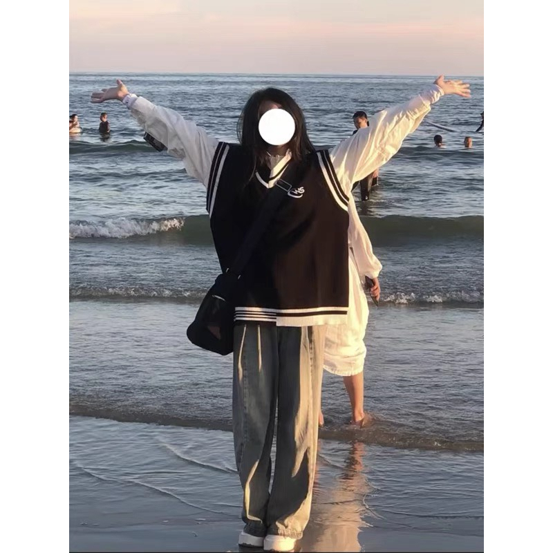 Áo gile len cổ V form rộng thêu logo phối viền bazic trẻ trung hàng quảng châu - Sammy House - AogilecoV214 P12K12